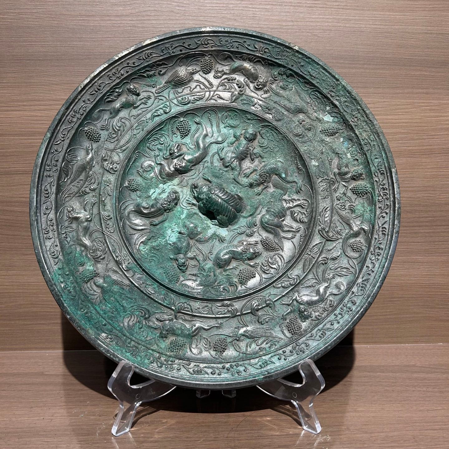 Ancient Chinese Style Bronze Sea Beast Grape Mirror Replica, Tang Dynasty Style Antique Bronze Ware Desktop Ornament