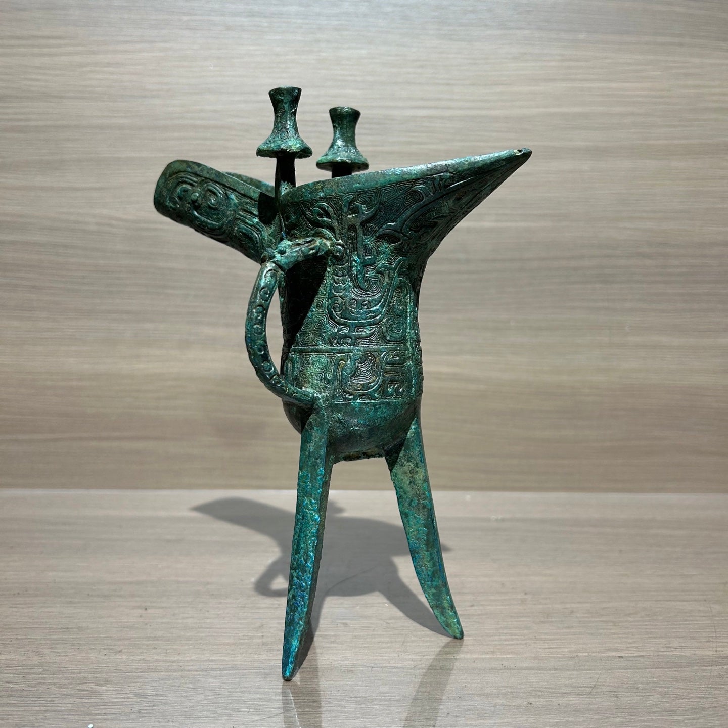 Traditional Chinese Phoenix Pattern Bronze Jue Libation Cup, Antique Replica Bronze Ware Art Collection Home Decor