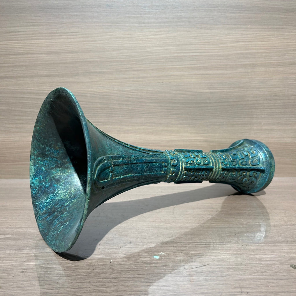 Traditional Chinese Shang Dynasty Style Bronze Gu Vase, Antique Replica Bronze Ritual Wine Vessel Oriental Home Decor Collection Ornament