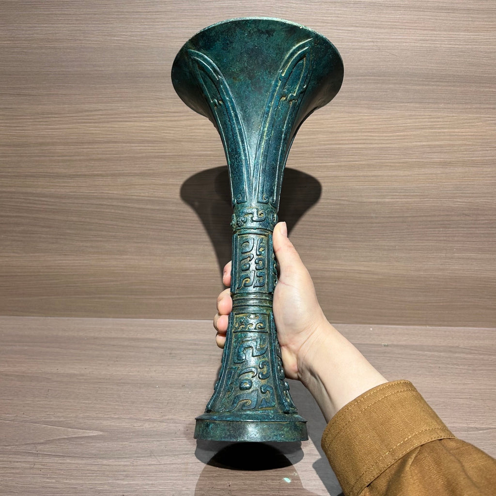 Traditional Chinese Shang Dynasty Style Bronze Gu Vase, Antique Replica Bronze Ritual Wine Vessel Oriental Home Decor Collection Ornament