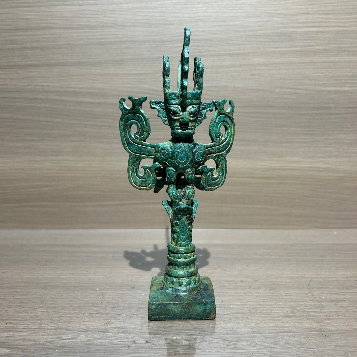 Replica Ancient Sanxingdui Civilization Bronze Flying Man Statue, Vintage Oriental Historical Art Collection Desktop Ornament