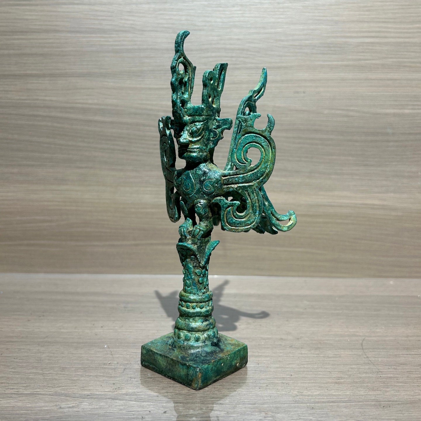 Replica Ancient Sanxingdui Civilization Bronze Flying Man Statue, Vintage Oriental Historical Art Collection Desktop Ornament
