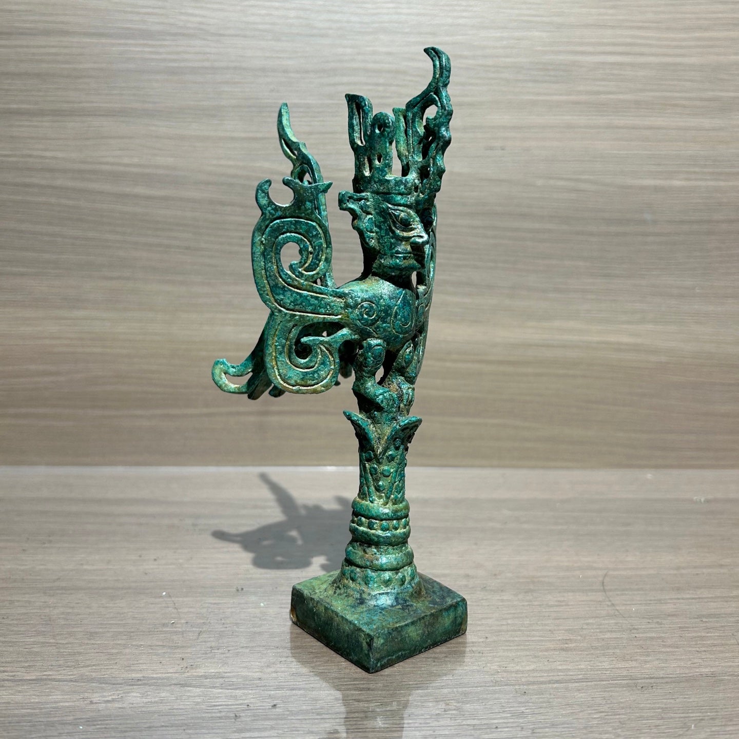 Replica Ancient Sanxingdui Civilization Bronze Flying Man Statue, Vintage Oriental Historical Art Collection Desktop Ornament