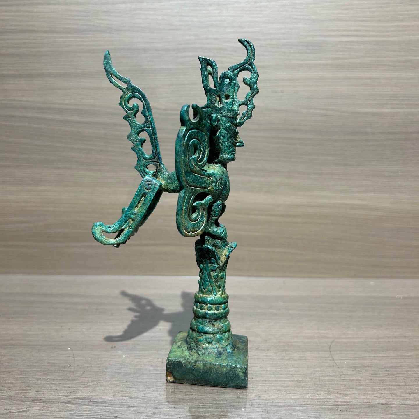 Replica Ancient Sanxingdui Civilization Bronze Flying Man Statue, Vintage Oriental Historical Art Collection Desktop Ornament