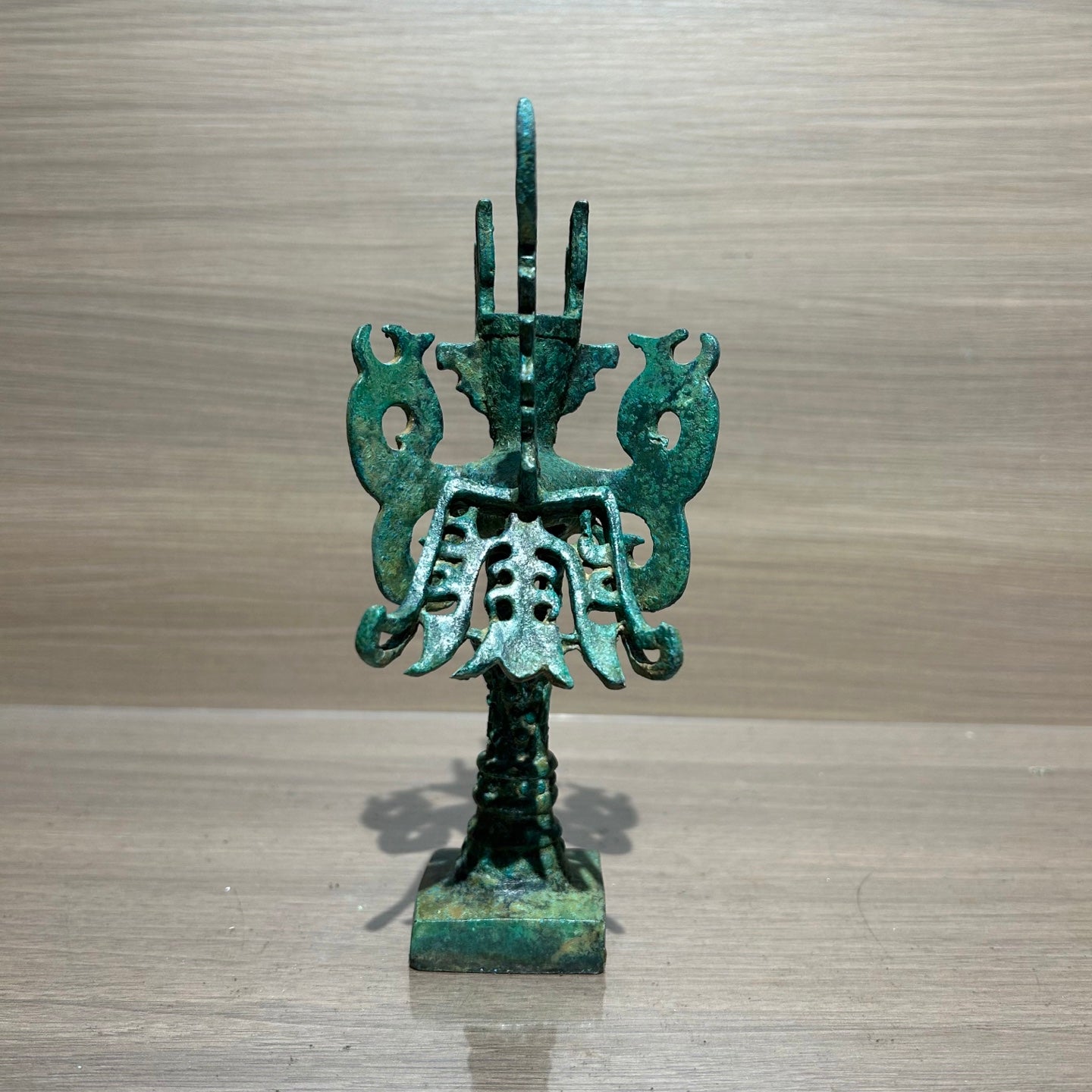 Replica Ancient Sanxingdui Civilization Bronze Flying Man Statue, Vintage Oriental Historical Art Collection Desktop Ornament
