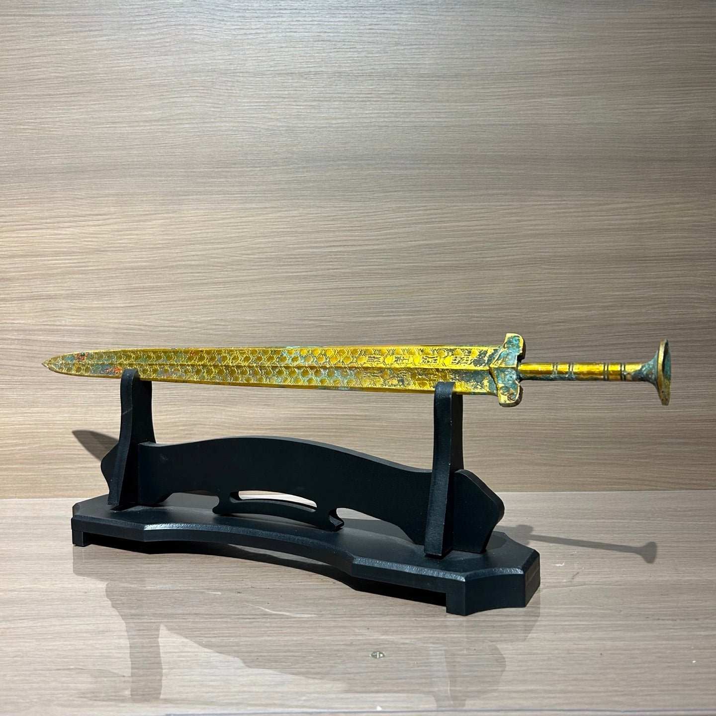 Ancient Chinese King Goujian of Yue Bronze Sword Replica, Vintage Historical Weapon Art Desktop Ornament Collection