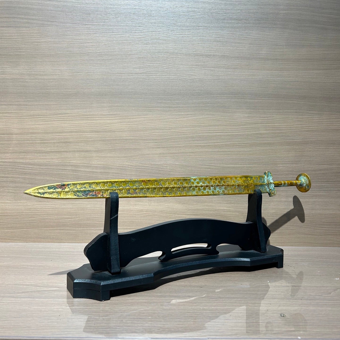 Ancient Chinese King Goujian of Yue Bronze Sword Replica, Vintage Historical Weapon Art Desktop Ornament Collection