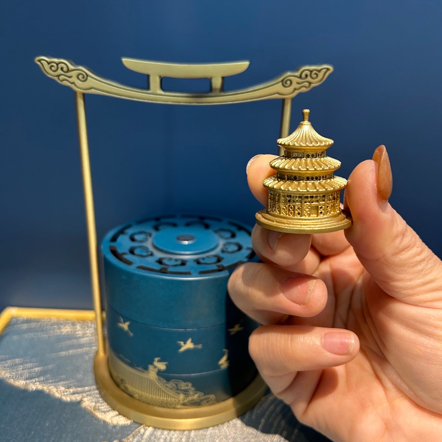 Elegant Chinese Temple Style Incense Burner, Portable Handle Design