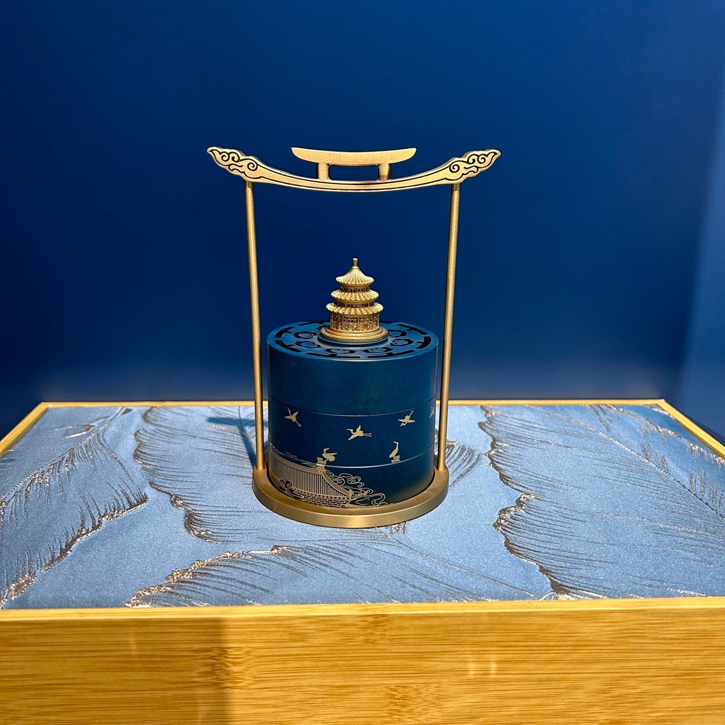 Elegant Chinese Temple Style Incense Burner, Portable Handle Design