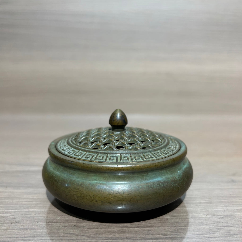 Handmade Antique Chinese Bronze Incense Censer, Flat Hollow Weave Lid Copper Incense Burner for Meditation Tea Room Decor