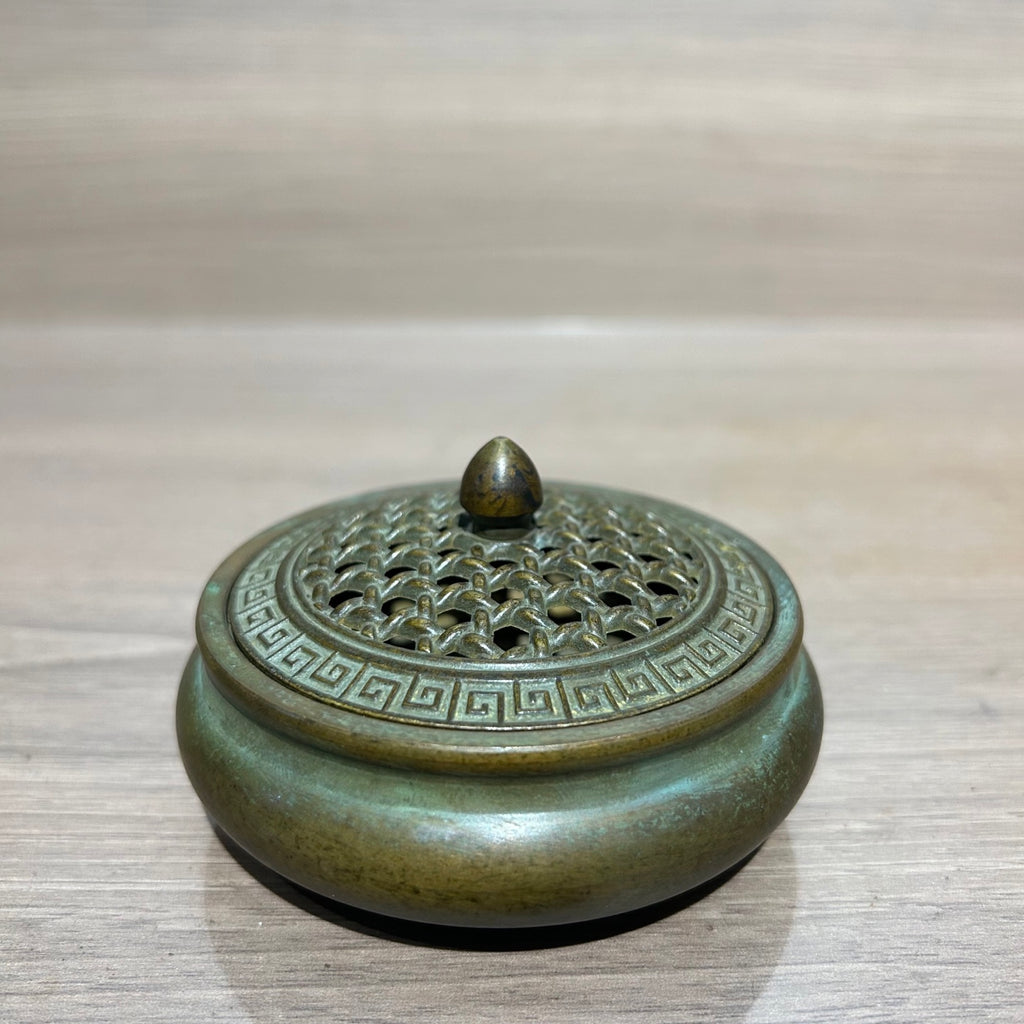 Handmade Antique Chinese Bronze Incense Censer, Flat Hollow Weave Lid Copper Incense Burner for Meditation Tea Room Decor