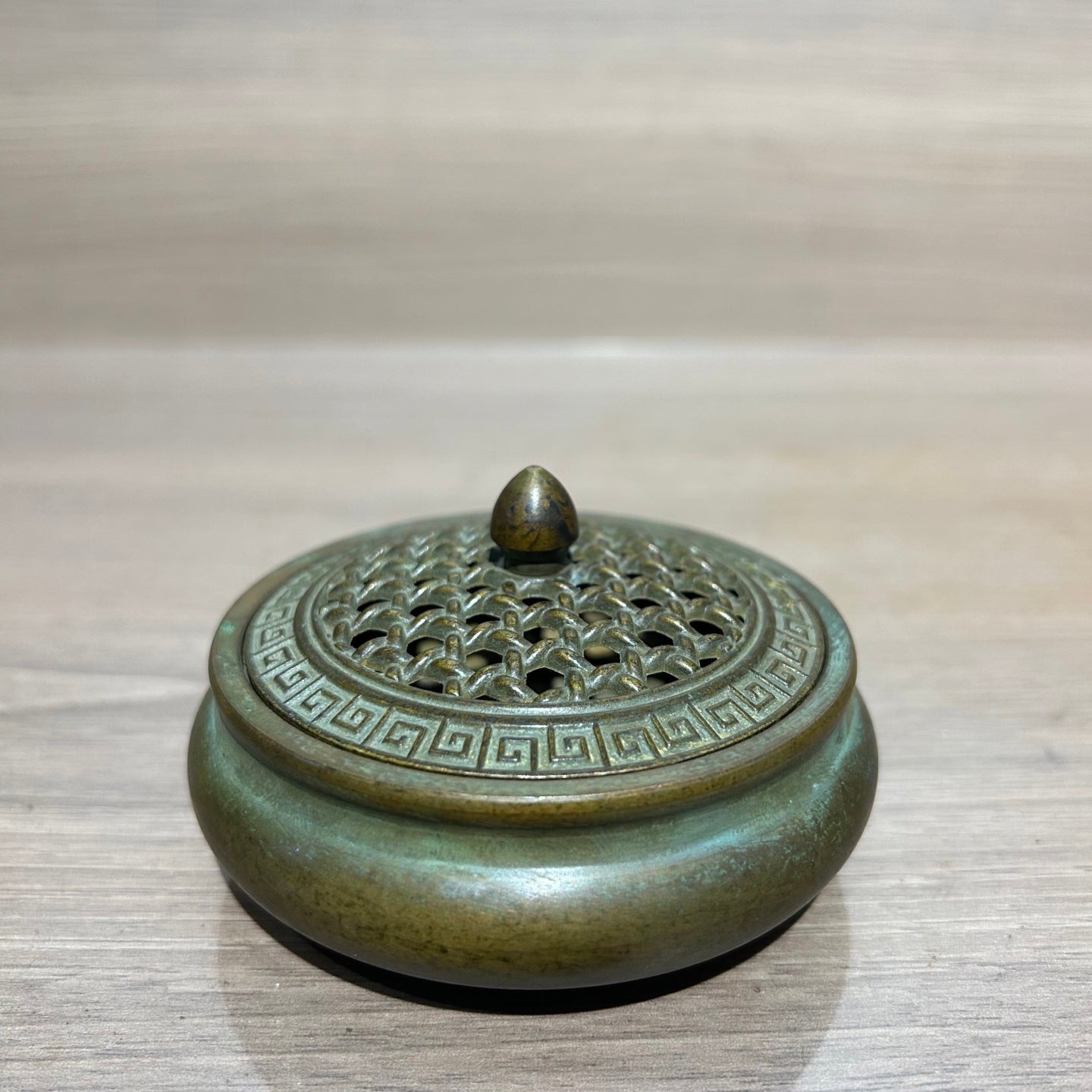 Handmade Antique Chinese Bronze Incense Censer, Flat Hollow Weave Lid Copper Incense Burner for Meditation Tea Room Decor