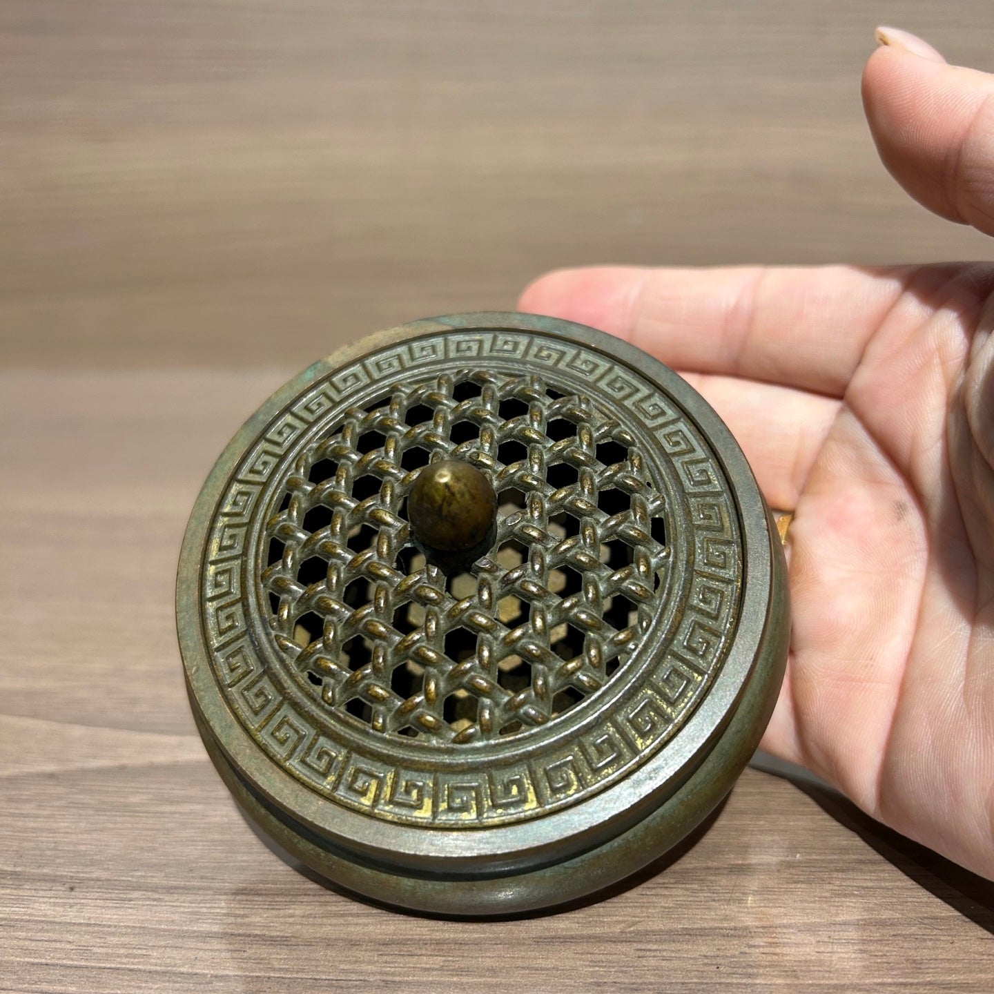 Handmade Antique Chinese Bronze Incense Censer, Flat Hollow Weave Lid Copper Incense Burner for Meditation Tea Room Decor