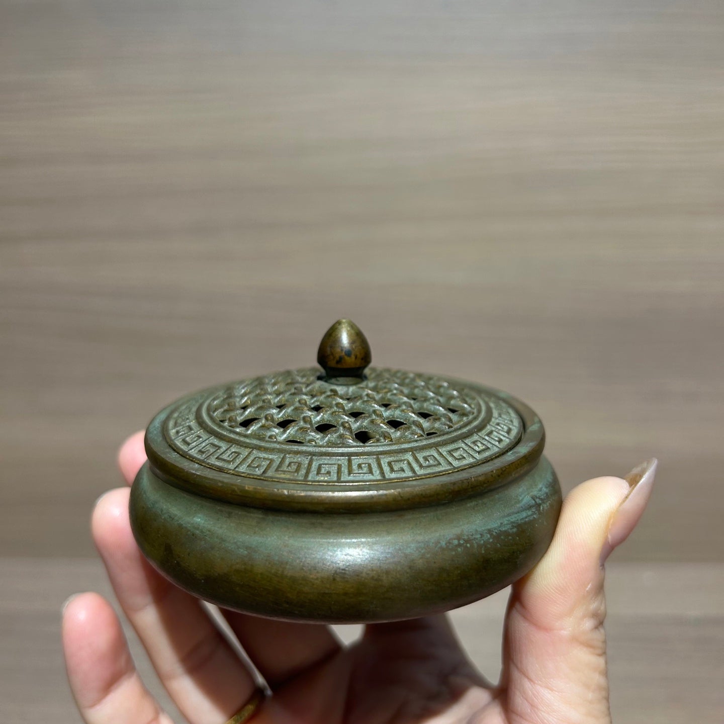 Handmade Antique Chinese Bronze Incense Censer, Flat Hollow Weave Lid Copper Incense Burner for Meditation Tea Room Decor